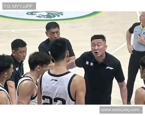 篮球明星因场上冲突激烈言辞引发热议球迷纷纷讨论其言论背后的影响